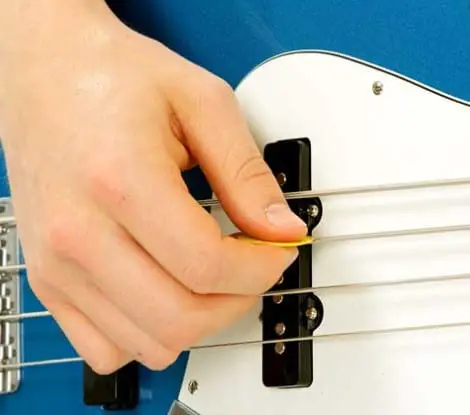 How To Hold A Guitar Pick Properly A Guide For Beginners Sharpens
